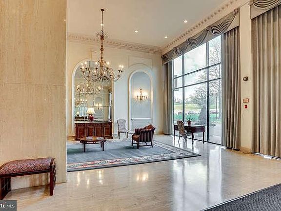 3rd image of 1300 Army Navy Dr APT 502