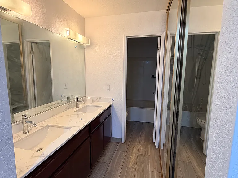 1302 Mossbrook Ct — Photo 18