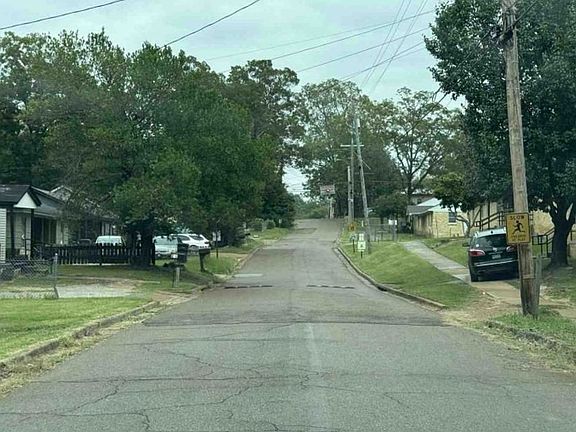 Exterior Neighborhood (street photo)