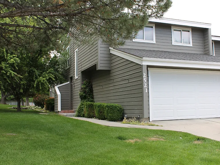 2521 Pascoe Ln — Photo 1