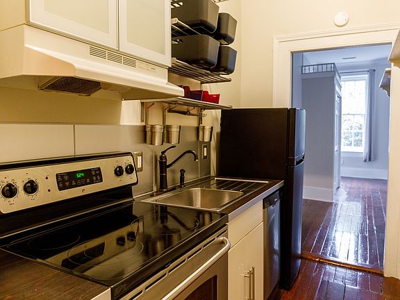 5th image of 68 Beaufain St #11520347
