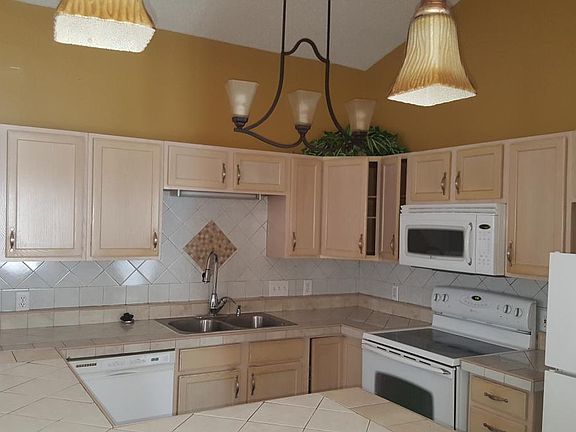 3rd image of 7413 Wapiti Ct