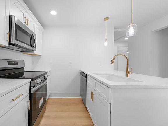 4th image of 2115 Carter St