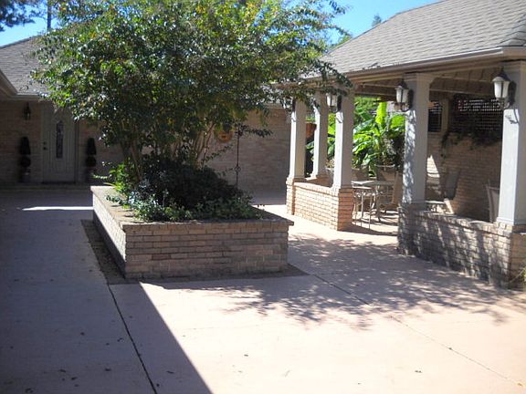 4th image of 406 Sandra Dr
