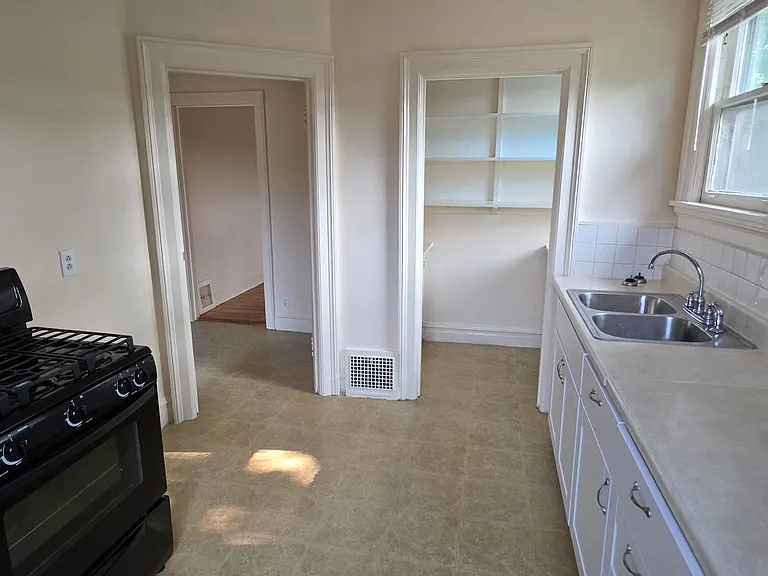 611 Mulberry Pl #1 — Photo 6