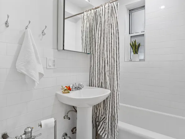 601 East 19th Street image 5 of 6