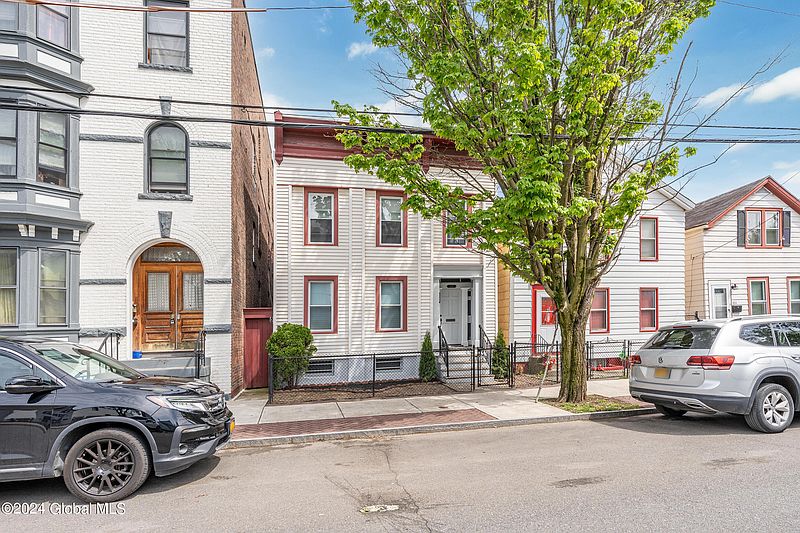 4th image of 320 1st Street