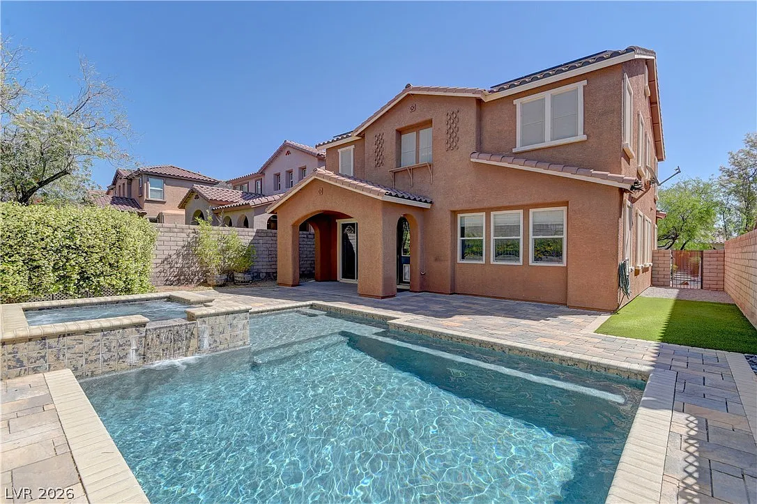 4 bed, 2.5 bath, 2306 sqft, $3,295 — Photo 2