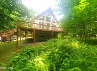 130 Sunset Dr, Greentown, PA 18426