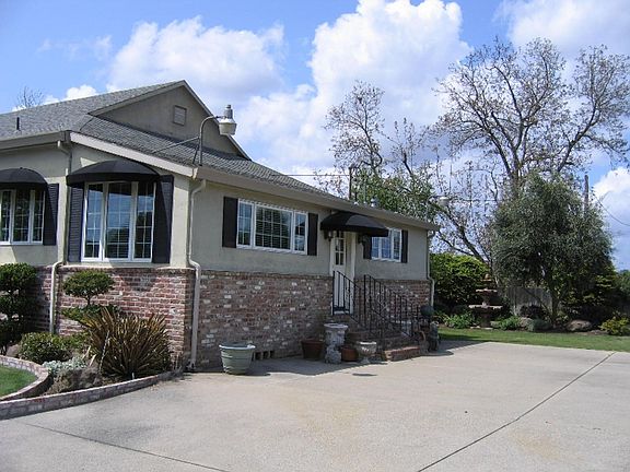 2nd image of 8537 Pezzi Rd