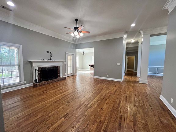 3rd image of 430 McIntosh Way