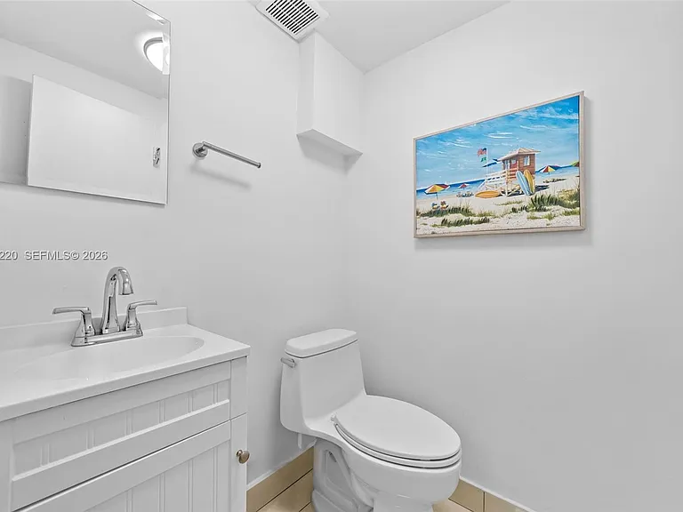 515 SW 3rd St #6 — Photo 10