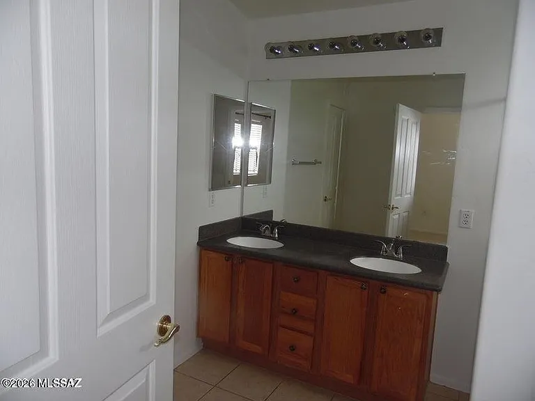 7325 E Weeping Willow Dr SE — Photo 4