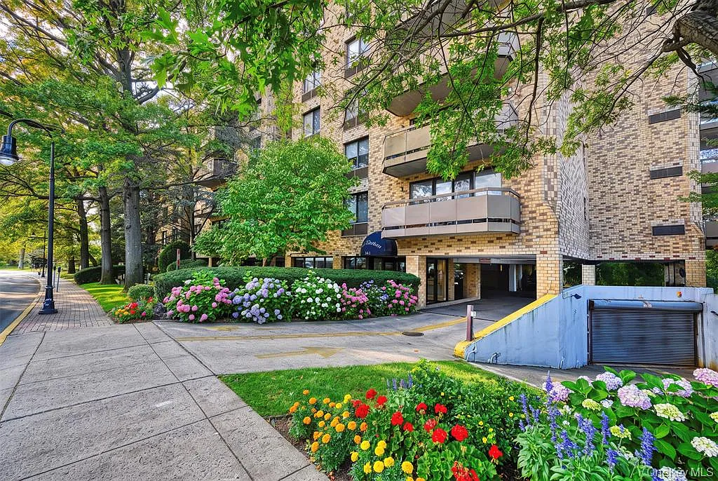 2 bed, 1.5 bath, 1100 sqft, $4,250 — Photo 2