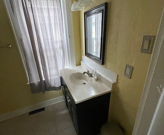3rd image of 3710 Stickney Ave