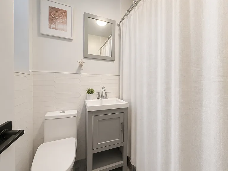 285 Cornelia St #1L — Photo 12