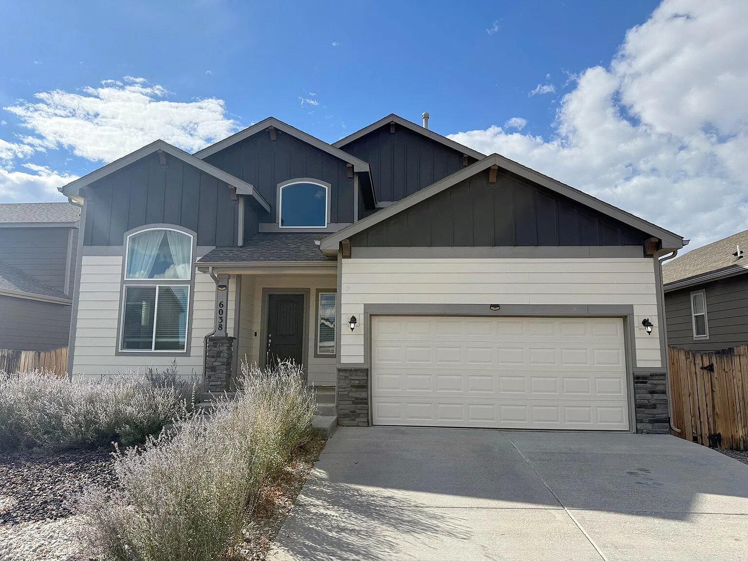 4 bed, 3.5 bath, 2596 sqft, $2,500 — Photo 2