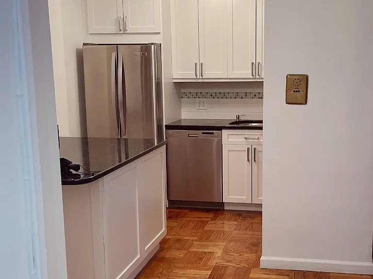 300 E 40th St #9X — Photo 7
