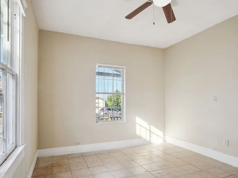 1518 Burnet St — Photo 14