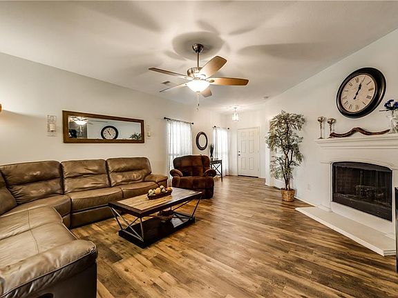 3rd image of 2405 Cedarwood Dr