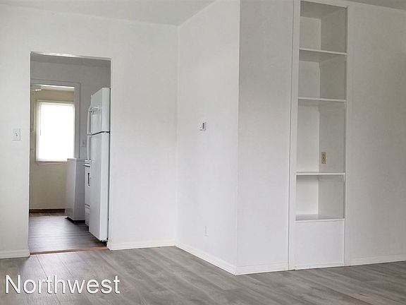 4th image of 729 Phoenix St NE