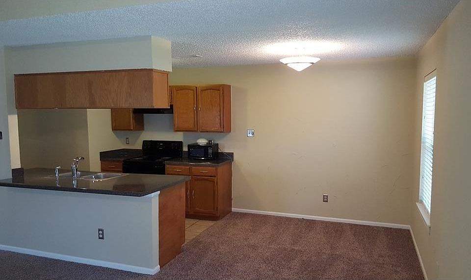 1st image of 826 Heather Wood Dr