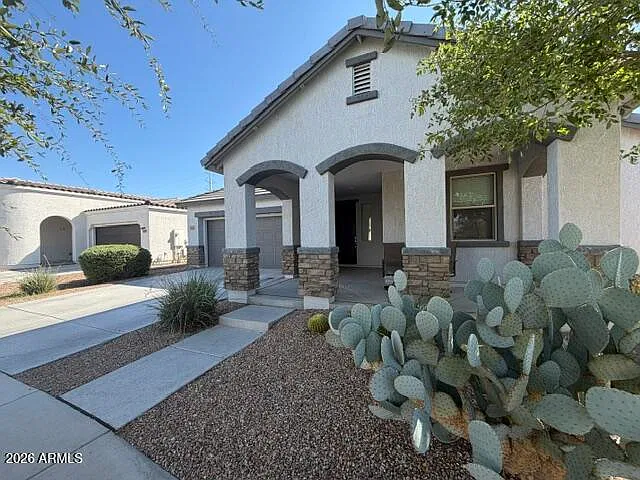 4 bed, 2.0 bath, 1942 sqft, $2,300 — Photo 1