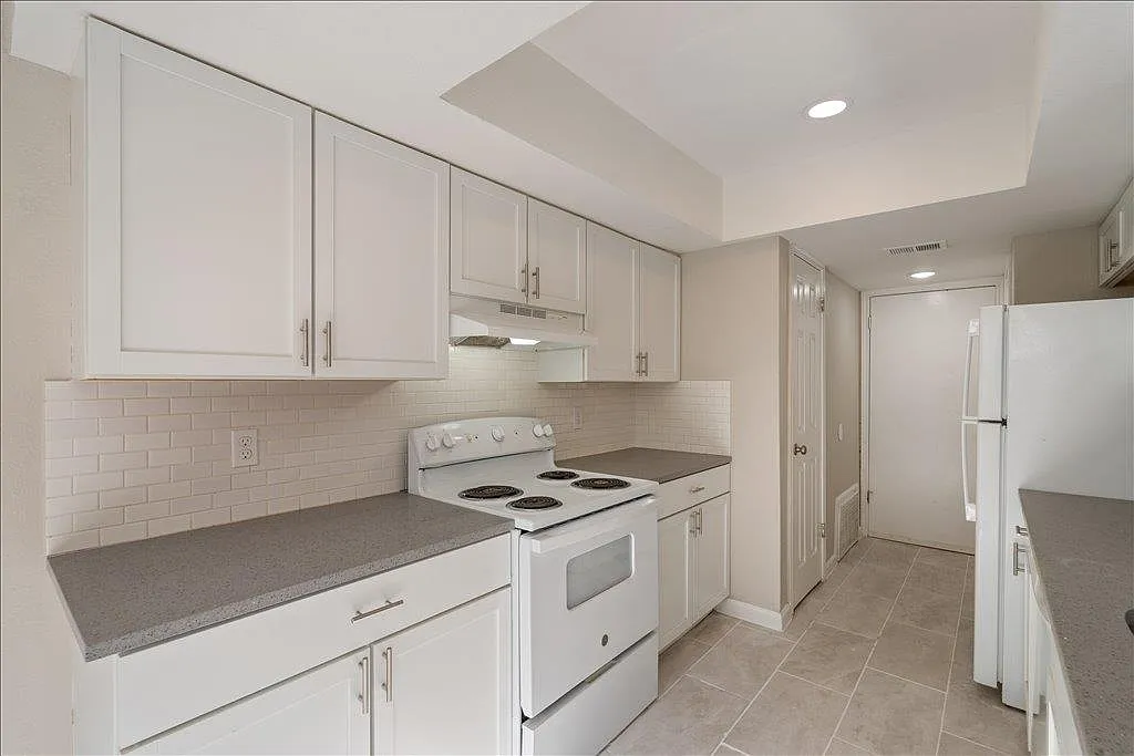 2 bed, 2.5 bath, 1030 sqft, $1,720 — Photo 4