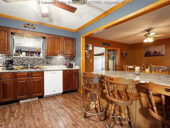 5th image of 108 Victorian Ln