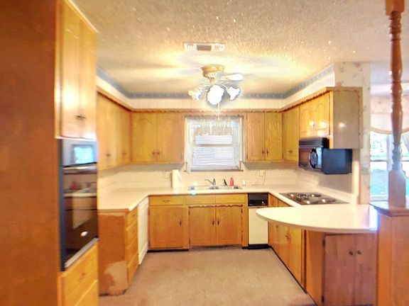 3rd image of 409 Bennett Dr