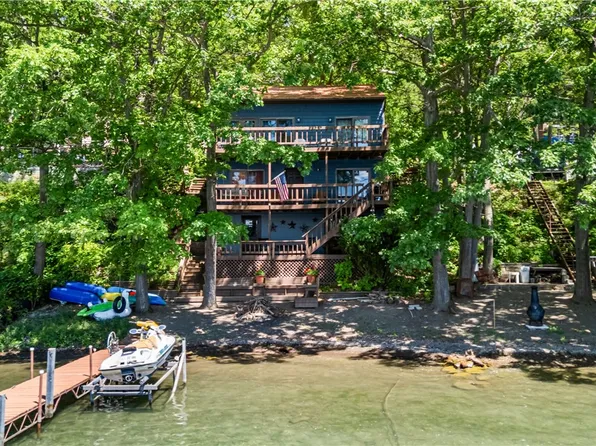 5156 W Bluff Dr, Keuka Park, NY 14478