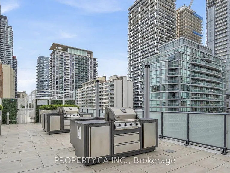 161 Roehampton Ave #3205 — Photo 34