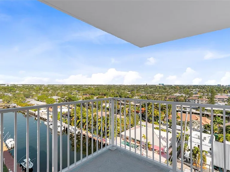 2881 33rd Ct #Penthouse A — Photo 18