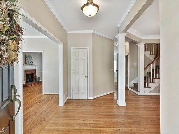 2nd image of 205 Stoneacre Ct