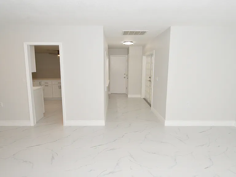 3947 Venetian Way — Photo 27