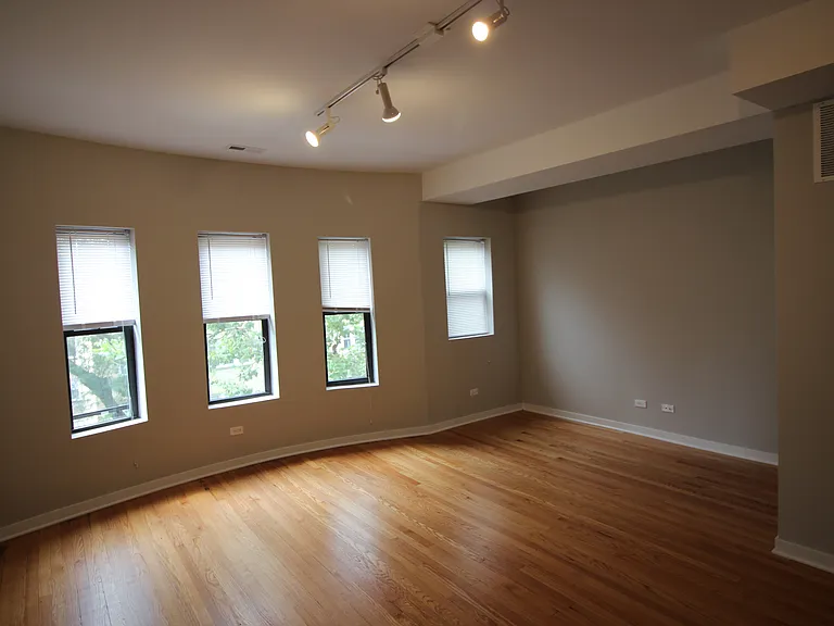 6449 N Claremont Ave #3 — Photo 3