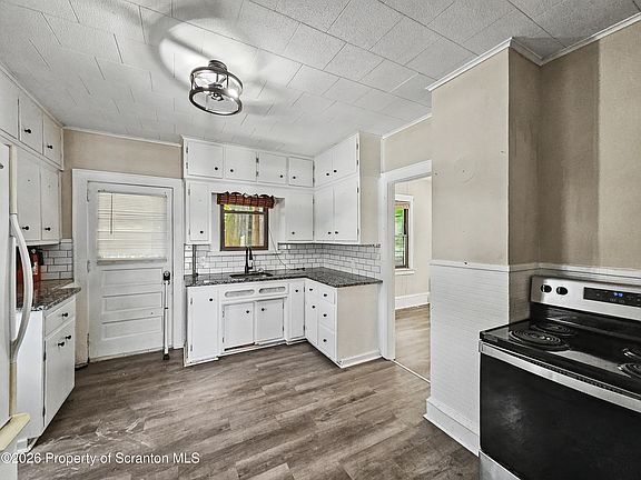 3rd image of 405 Fig St