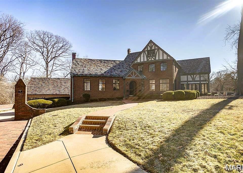 1st image of 18 Oak Knoll Pl