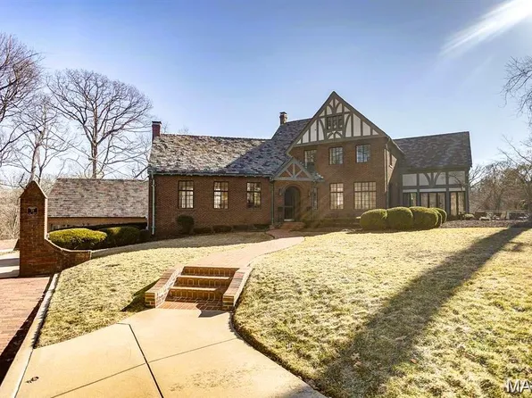 18 Oak Knoll Pl, Belleville, IL 62223