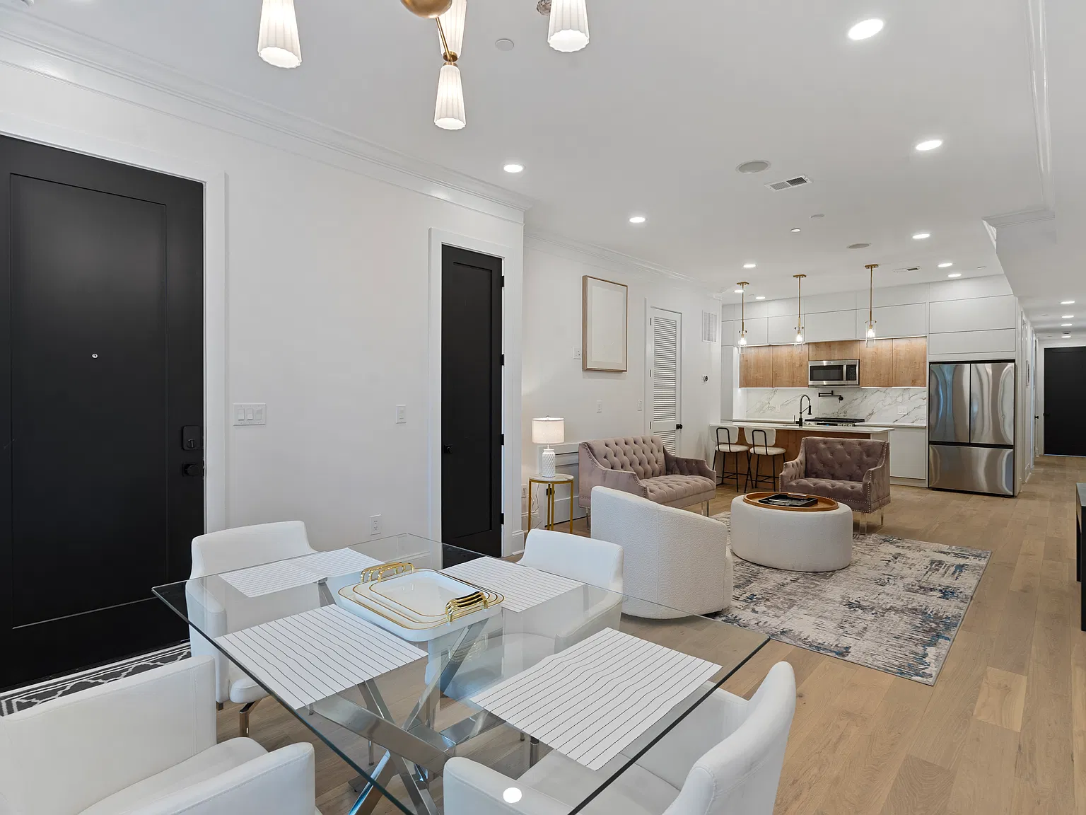 3 bed, 1400 sqft, $4,200 — Photo 4