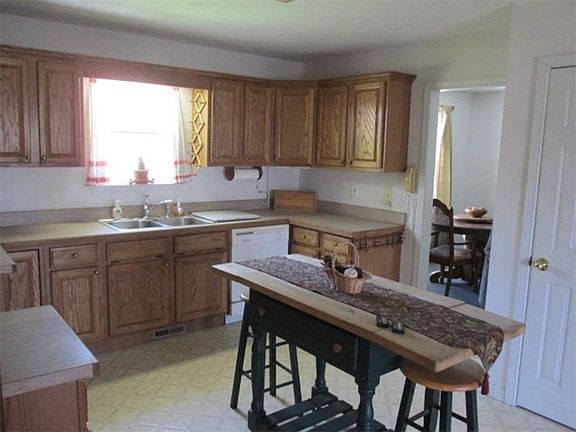 5th image of 384 Temple Mountain Ln