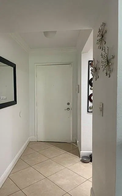 2 bed, 1014 sqft, $2,700 — Photo 3