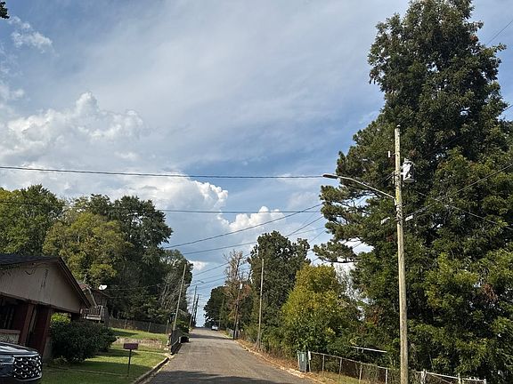 4th image of 612 Antwerp Ave