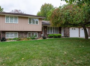 3106 Spring Valley Rd, Dubuque, IA 52001