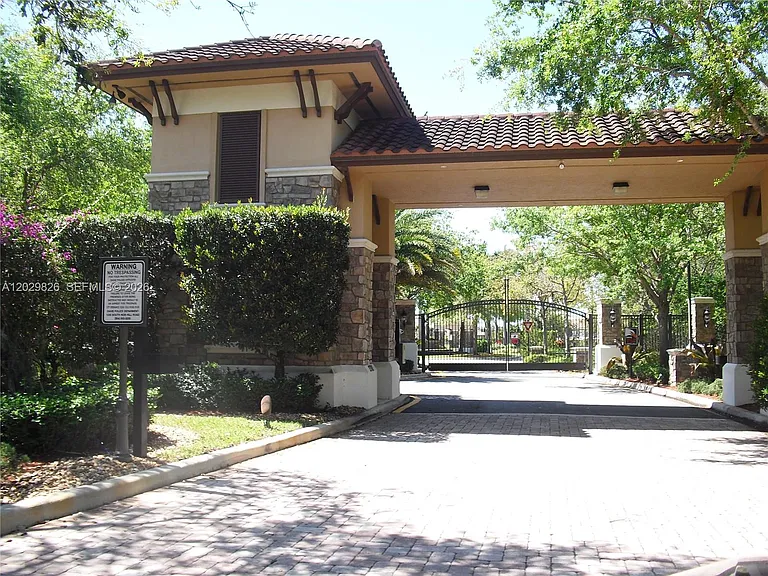 2750 Jockey Cir E — Photo 8