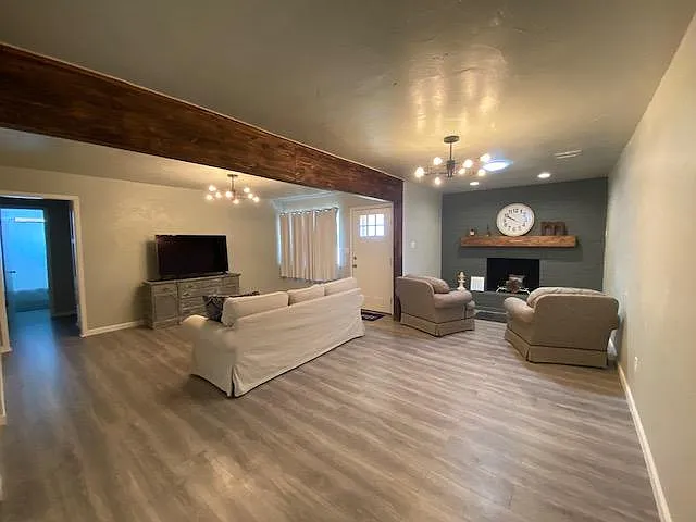 1100 Elmhurst Dr — Photo 4
