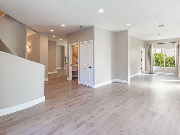 3rd image of 5070 Tendilla Ave