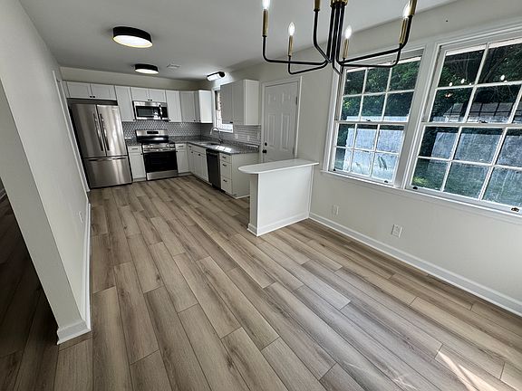 3rd image of 418 Brookcliff Rd