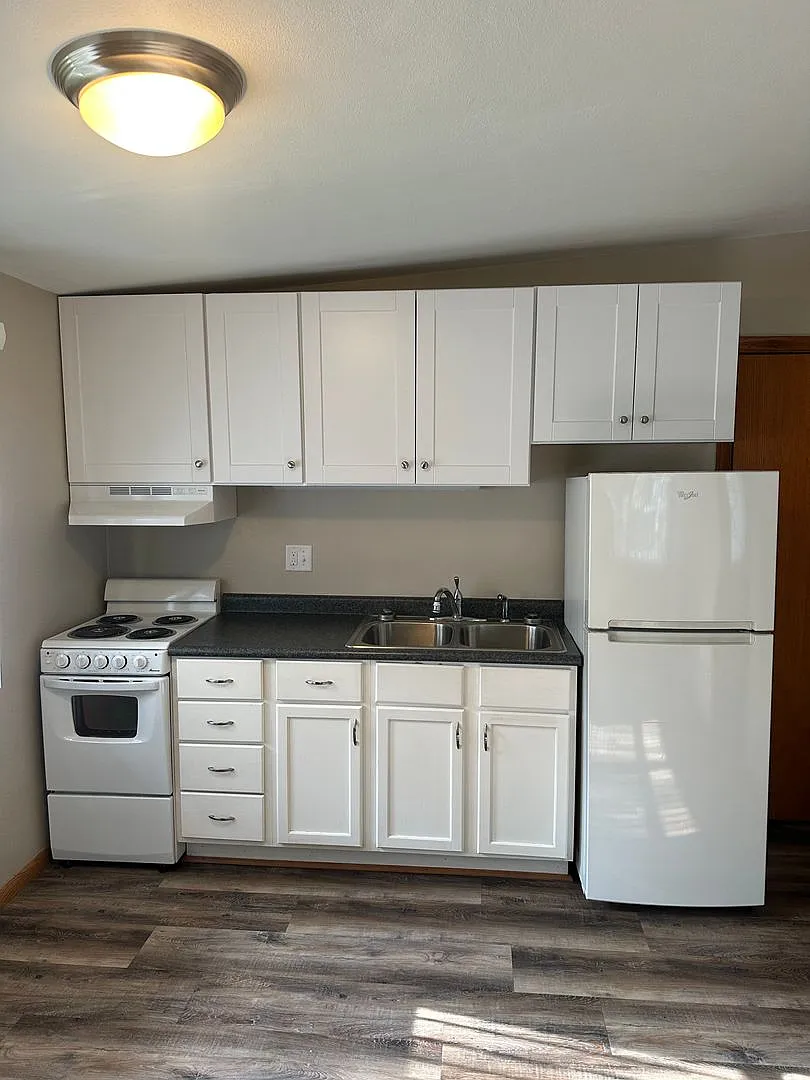 One Bedroom — Photo 3