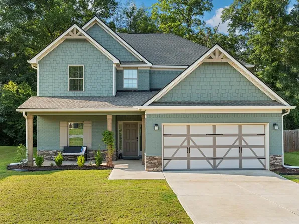 235 Meadowlark Dr, Smiths Station, AL 36877